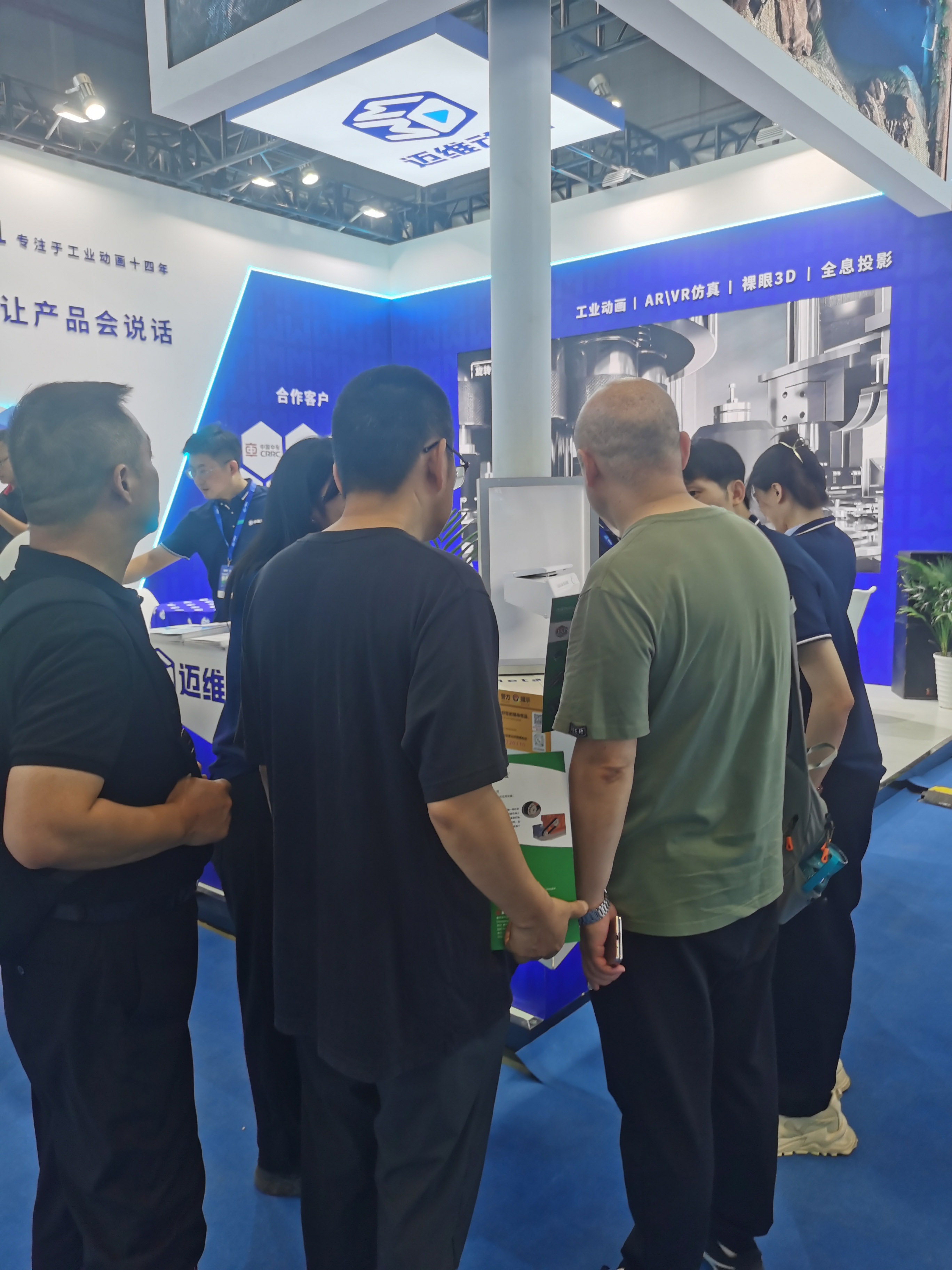 展會(huì)新星：3D全息倉(cāng)演繹產(chǎn)品動(dòng)畫，立體感爆棚，便攜設(shè)計(jì)讓吸粉變得如此簡(jiǎn)單！(圖2)
